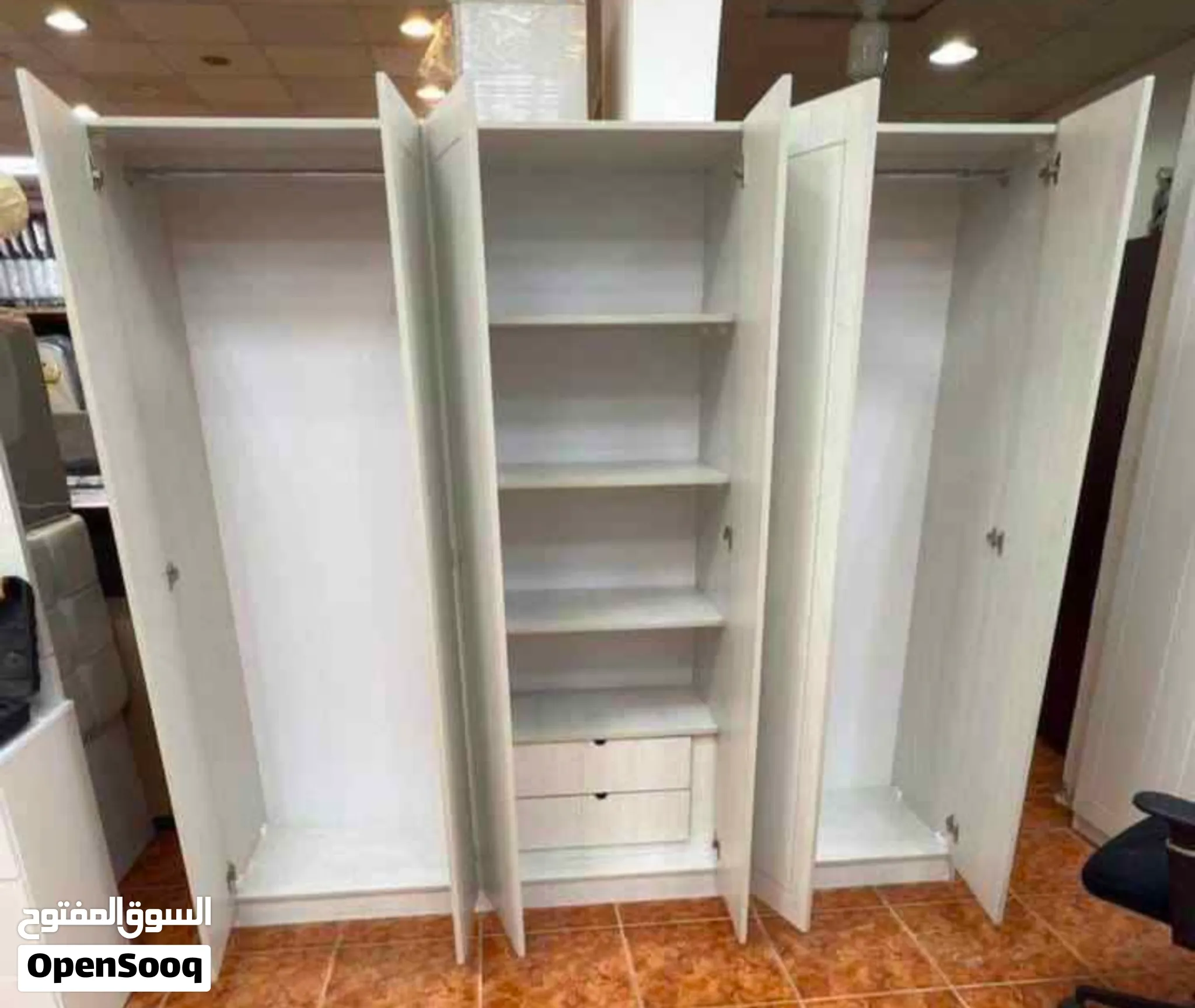 Modern stylish luxurious wardrobe available Jeddah — صورة 1