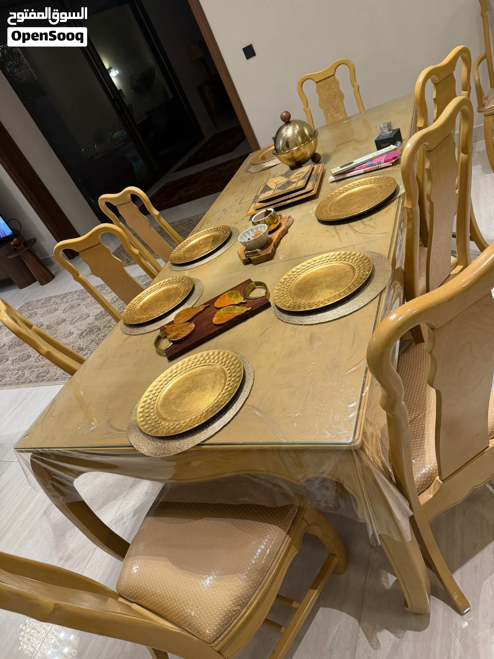 طاولة  سفرة  أميركية  248 سم طول 111سم مع 10كراسي ونبش