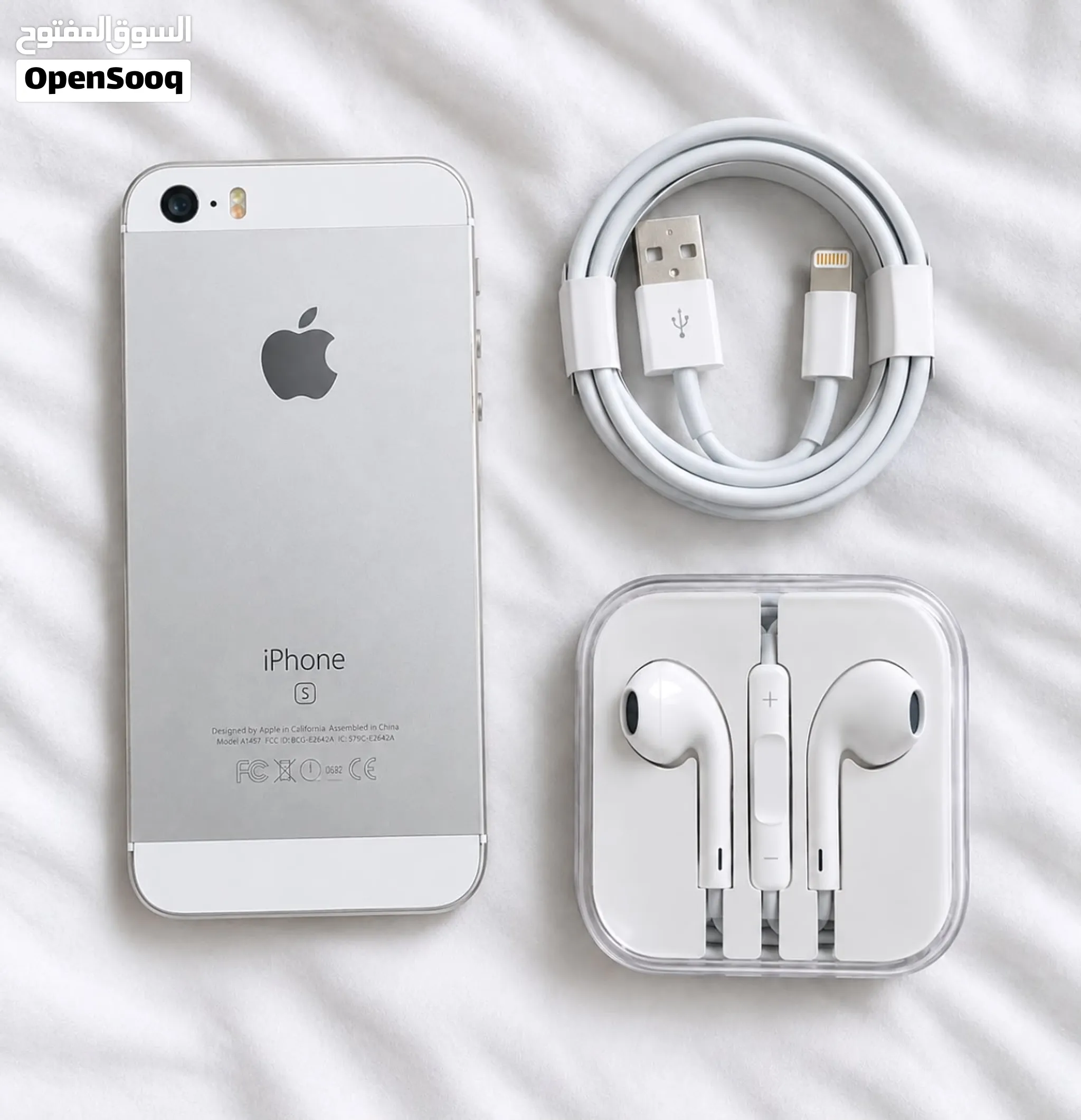 Aplle IPhone 5S with accessories