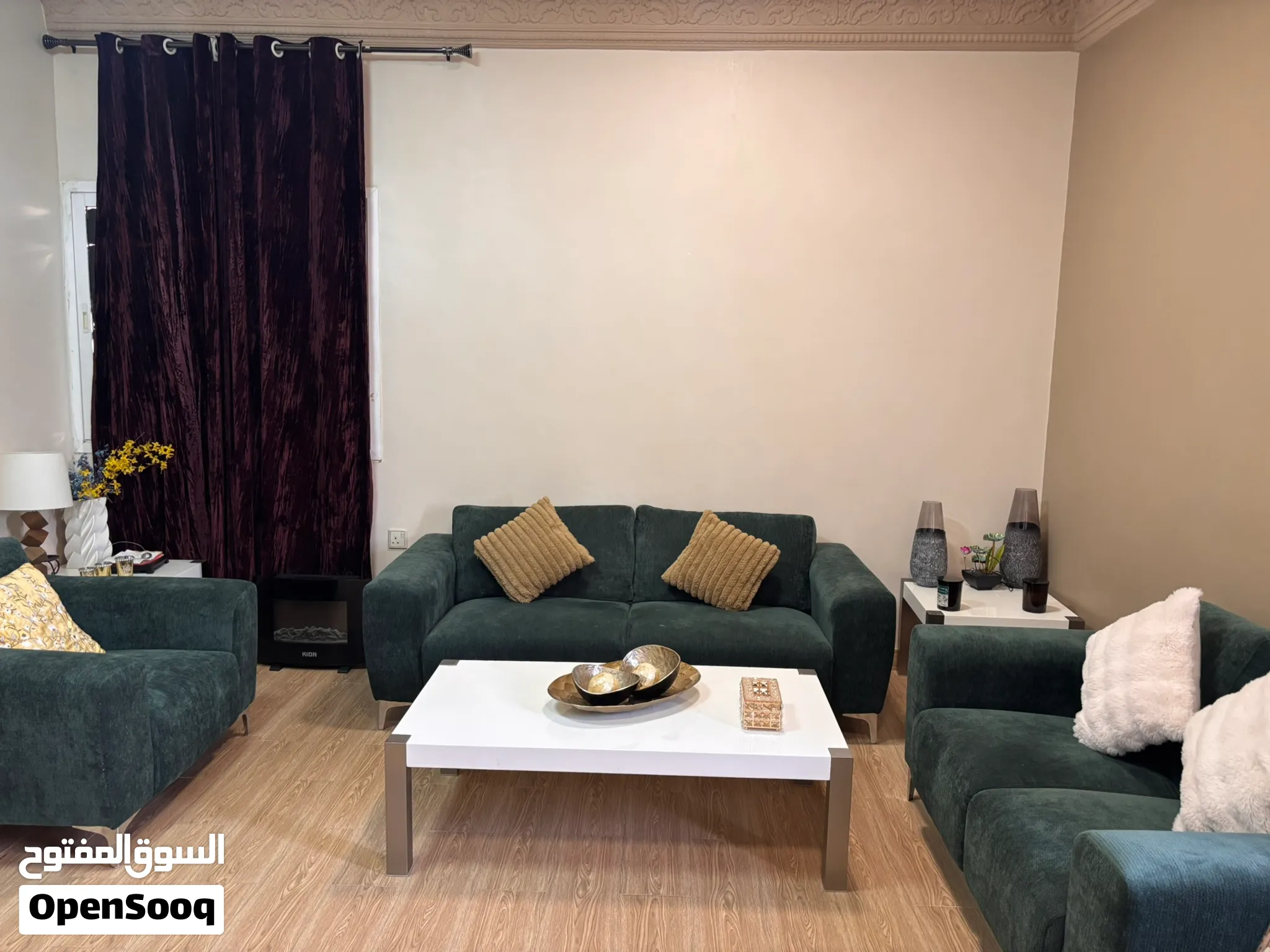 طقم كنب مودرن مخمل اخضر فاخر بحالة ممتازه