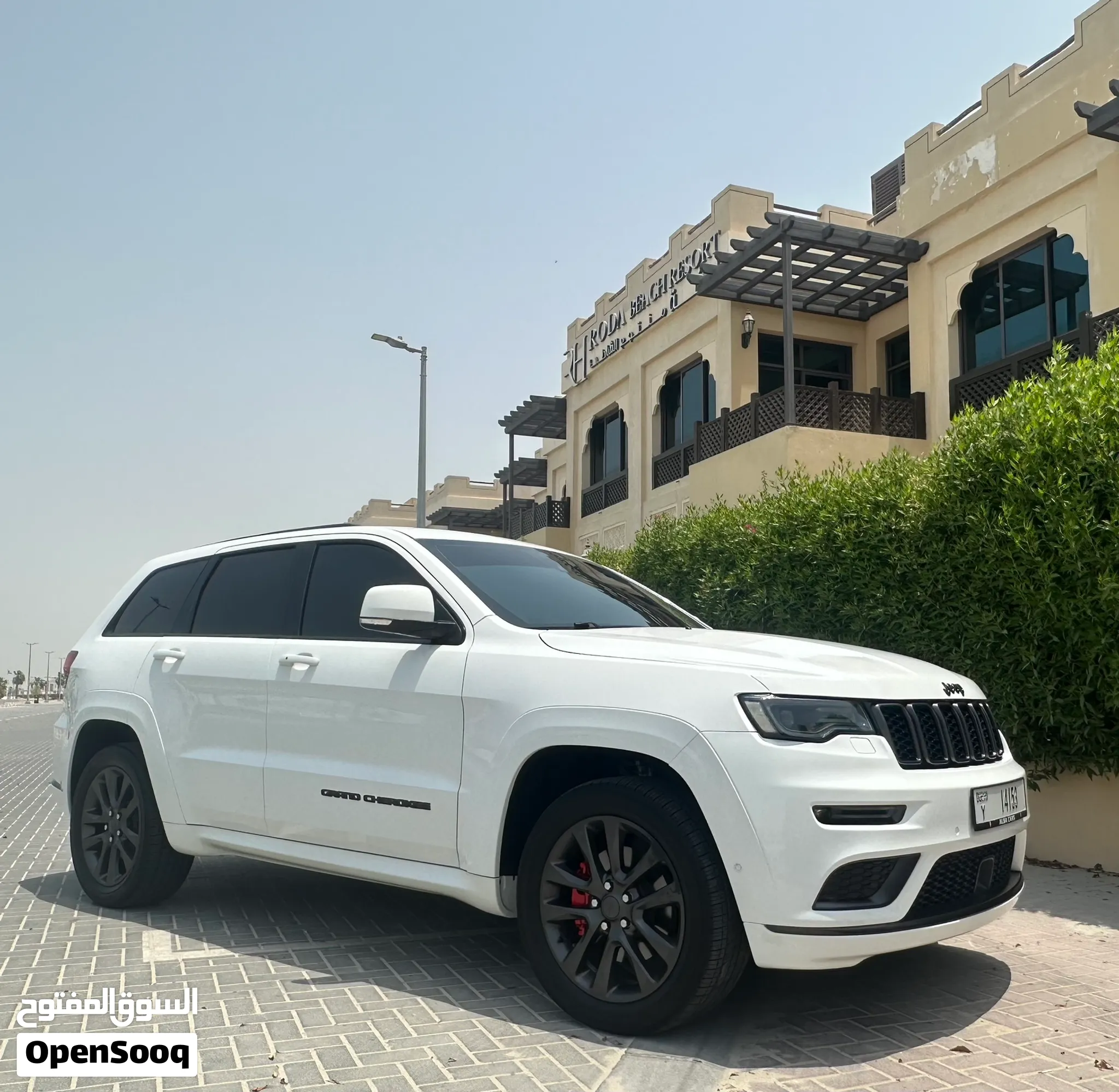 Immaculate GCC 2019 Jeep Grand Cherokee S - Limited SRT looks without the fuel costs, lovely car.
