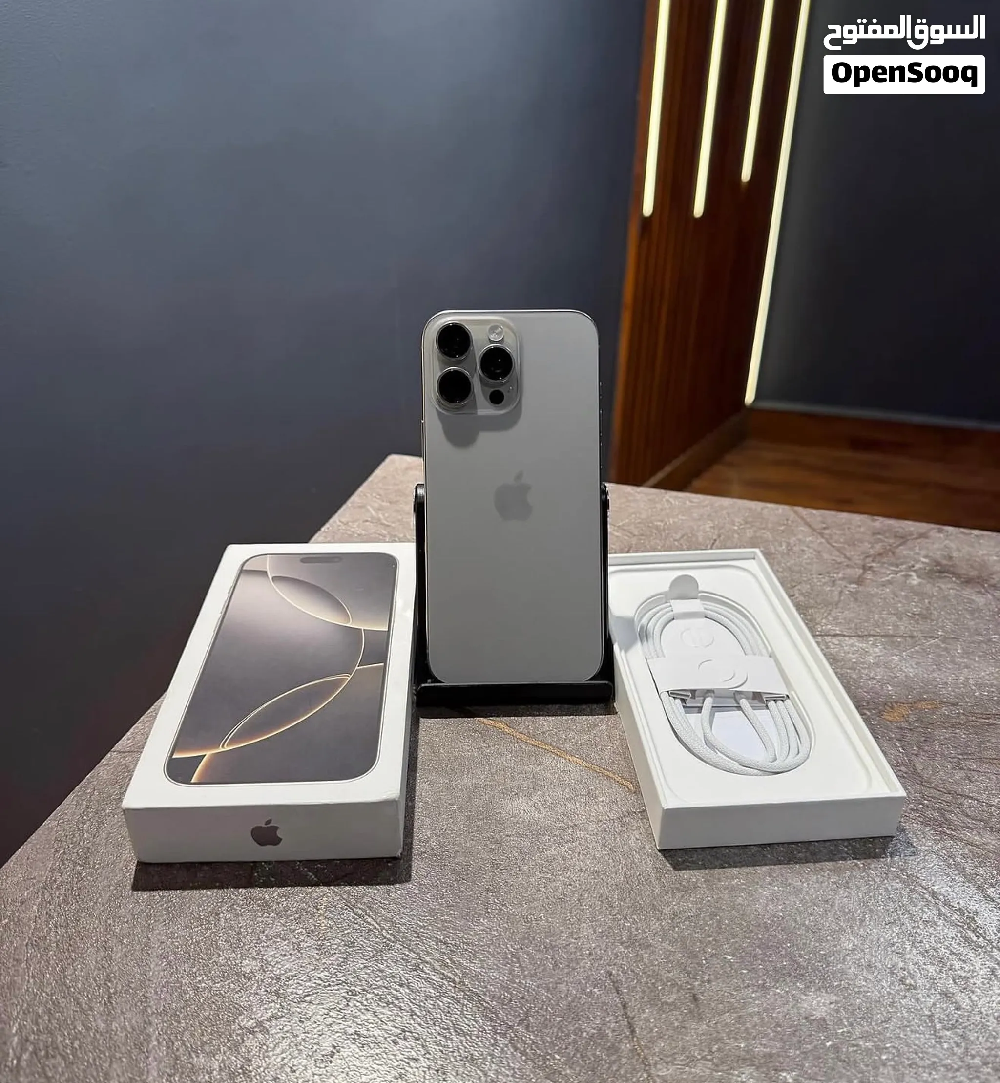 Natural titanium iPhone 16 pro max 256 with warranty 8 months