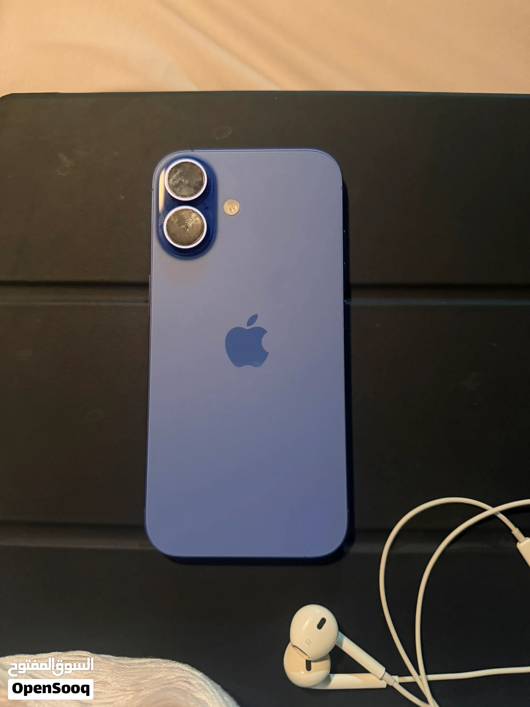 iPhone 16 blue