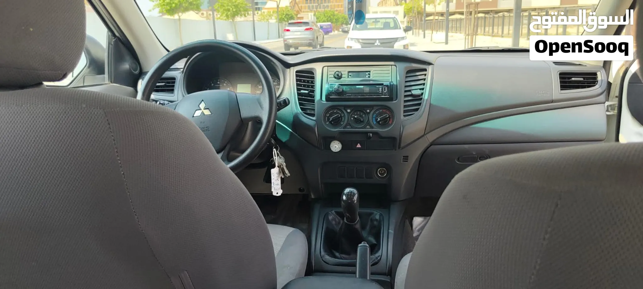 ميتسوبيشي L200 GL غمارتين 2019  2.4 بنزين  قير عادي  دفع خلفي  ممشى 65,000 كم فقط  بدون حوادث.