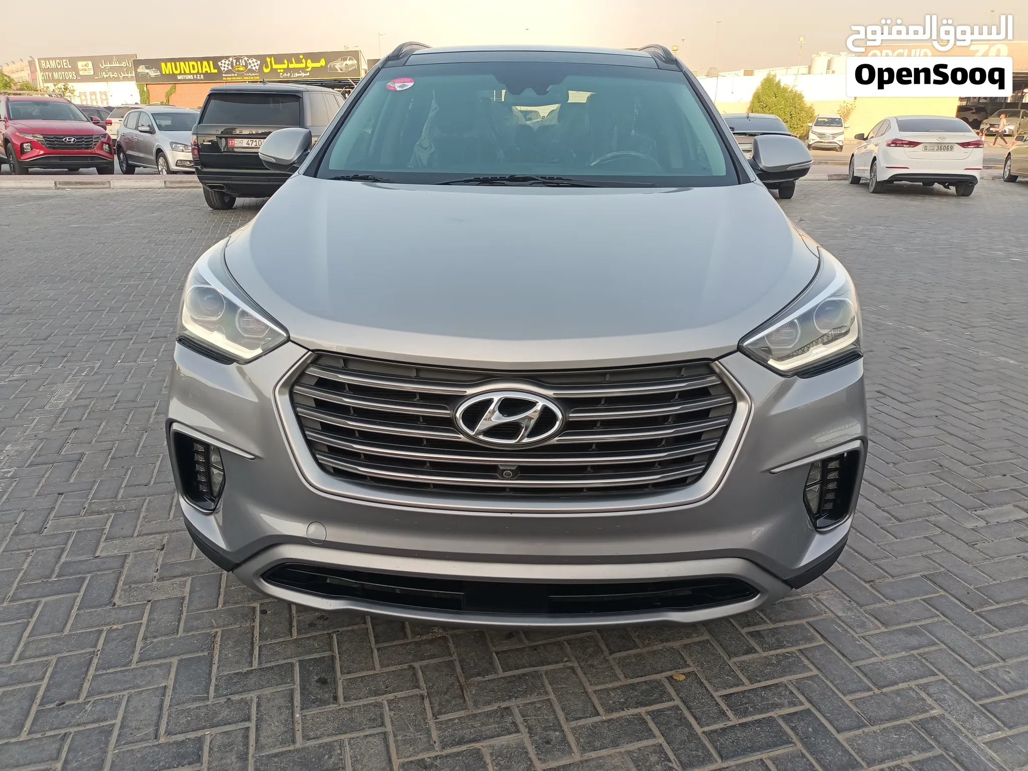 2017 Hyundai Grand Santa Fe