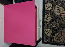 سرير وكومدينو وتسرحة