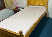 سريرين خشب طبيعي مفرد مع ملحق سفنج للبيع (طقم أو مفرد)