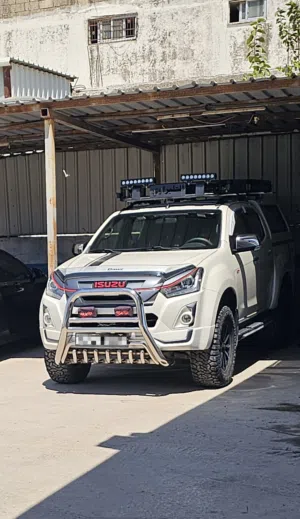 Isuzu D-Max GT 2020 بحالة الوكالة ممشي قليل مرفوع و كشافات Ironman معدل