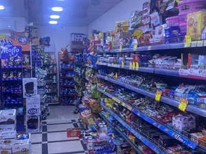 سوبر ماركت متكامل للبيع موقع استراتيجي