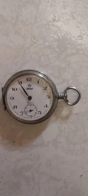 قطع تراثية قديمة بعض الشيء