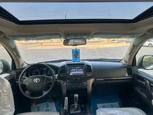 Used Toyota Land Cruiser in Muscat