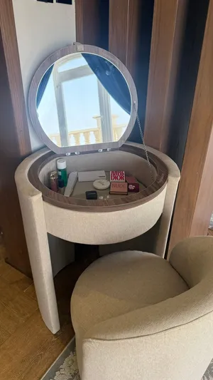 طاولة تسريحة