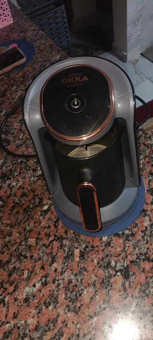 ماكينة صنع القهوة التركية الكهربائية Okka Minio ذات التصميم المدمج بسعة 4 أكواب باللون الأسود