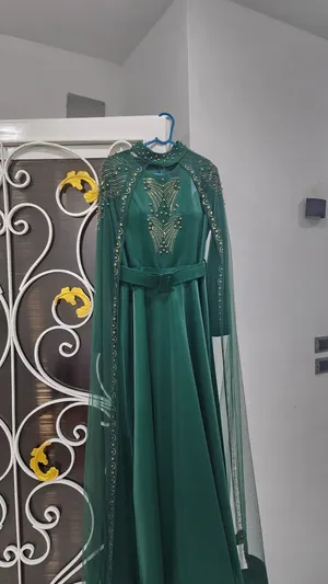 فستان سهرة وخطوبة ملكي راقي جداً  بسعر مغري