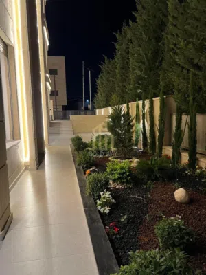 شقة أرضية مميزة في موقع مميز في الظهير مع كراج مستقل بتشطيبات راقية / REF 9479