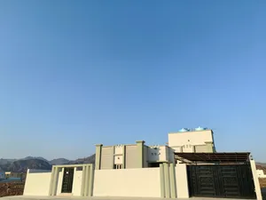 منزل للبيع في حي الامجاد
