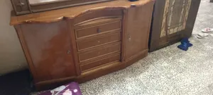 زاويه ملابس نظيفة  ميز تواليت نظيفه استعمال قليل