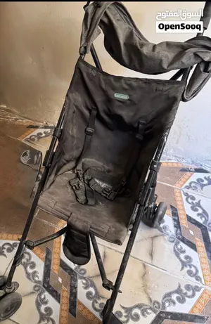 للبيع عربانه اطفال دفع بلون اسود انيق بحجم متوسط نسبياً ومريحه للاستخدام اليومي