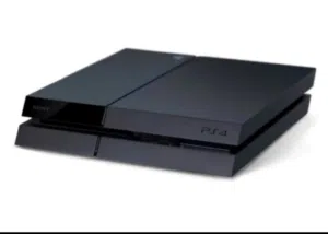 PS4 معها مراووح و قاعدة شحن ومحلات للسيدي