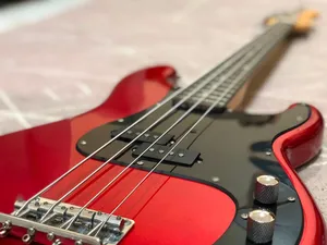RED GUITAR BASS
