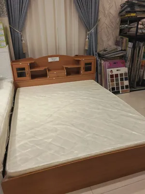 سرير خشبي بحجم كوين مع مرتبةQueen Size Wooden Bed With mattress