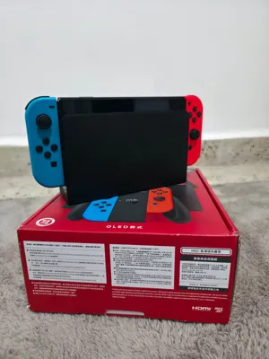 Nintendo Switch OLED + 2 games شبه جديدة