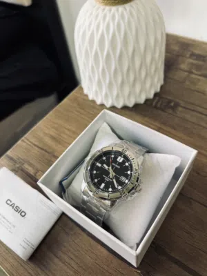 CASIO ORIGINAL WATCH ساعة كاسيو الاصلية جديدة كليًا بورقتها للبيع