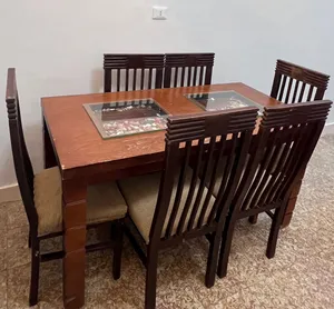سفره خشب 6 كراسى بحالة جيدة