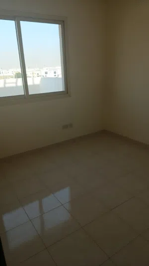 شقه للإيجار اول ساكن مدينة شخبوط ومتاح داخل ابو ظبي منطقه الخالدية عوائل