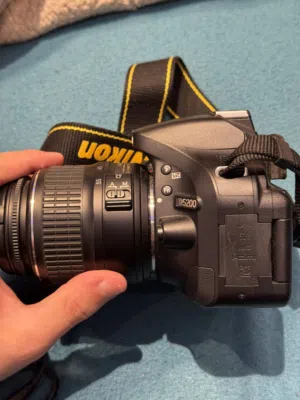 Nikon d-5200  Like a new for sale