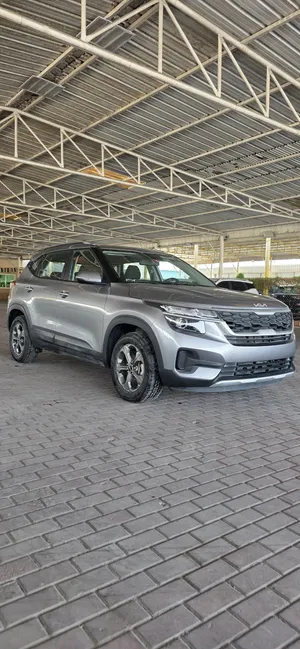 kia seltos 2023 Gcc standard 65000 km  كيا سيلتوس 2023 فضي خليجي استاندرد بحاله ممتازه