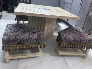 ميز طعام او ديكور فقط