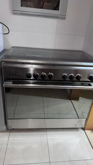 5 burner gas oven/stove in good working condition