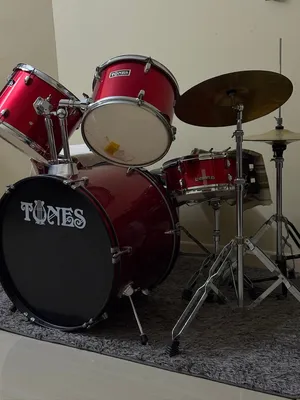 Tunes 5- piece Accoustic Drum Kit Red  good condition