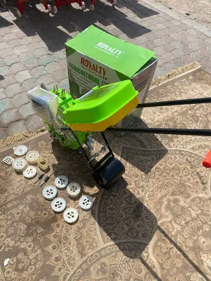 بذاره بذور شركه Royalty جوده ممتازه تعمل على غرس البذور ودفنها في الارض