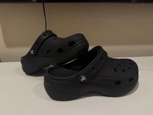 Black crocs platform woman