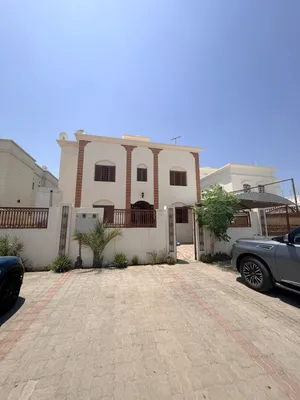 للبيع فيلا جاهزه للسكن أو الاستثمار في موقع ممتاز بمساحة بناء 260م