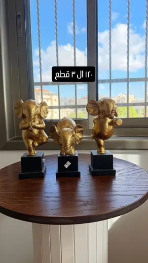 تحف للبيع بسبب إغلاق المحل