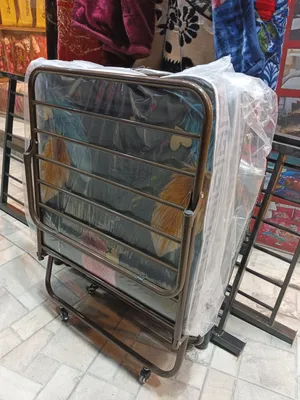 تخت قابل للطوي