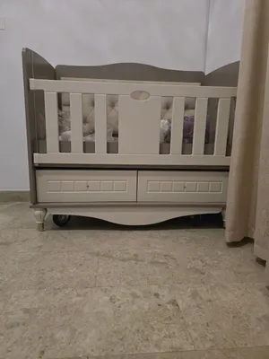 سرير اطفال شبه جديد