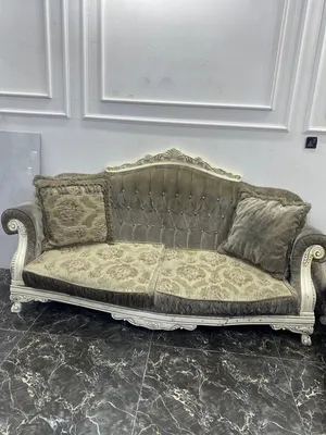 عيني تخم مستخدم ومثلا ماموضح شنو البي ثنين كبار 4 مقعد واحد
