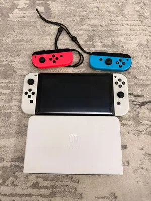 Nintendo Switch 4 hands