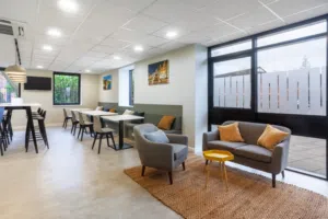 Open plan office space for 10 persons in DUQM, Squadra