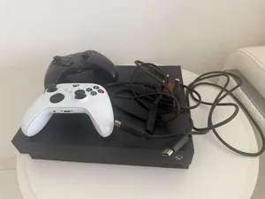 Xbox One X للبيع – حالة ممتازة + 2 ريموت -كنترول 55ريال عمانيً