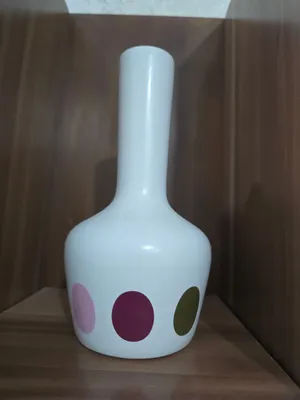 2-Piece Set IKEA Vintage Polka Dot Vases (Like New) العنوان: للبيع مستعجل بداعي السفر: طقم فازات ايك