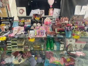 باترينا عرض زجاج وباب سوجاريت اللي بده اياهن لوجه الله