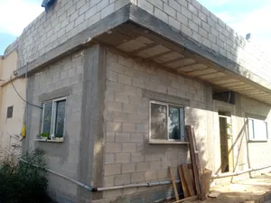 مزرعة للبيع سكن ب على شارعين مع ثلاث مخازن