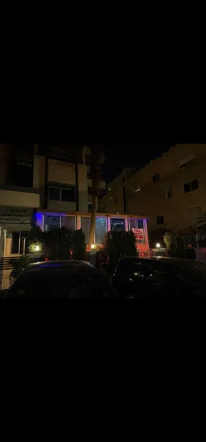 شقة أرضية سوبر ديلوكس جديدة للإيجار في دير غبار – 3 نوم (1 ماستر) + غرفة شغالة + تراسات وحديقة مع شل