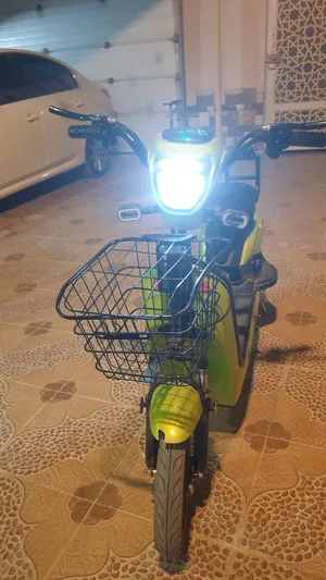 سكوتر مستخدم 6 أشهر مه بطاريه جديده مستعمله شهر 1  قابل التبديل