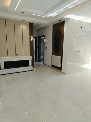 طابق اول  في ضاحية الرشيد خلف الجامعة الاردنية حي الدكاترة بتشطيب مميز